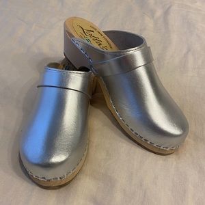 NEW IN BOX Lotta from Stockholm Metallic Silver Clogs Size 38